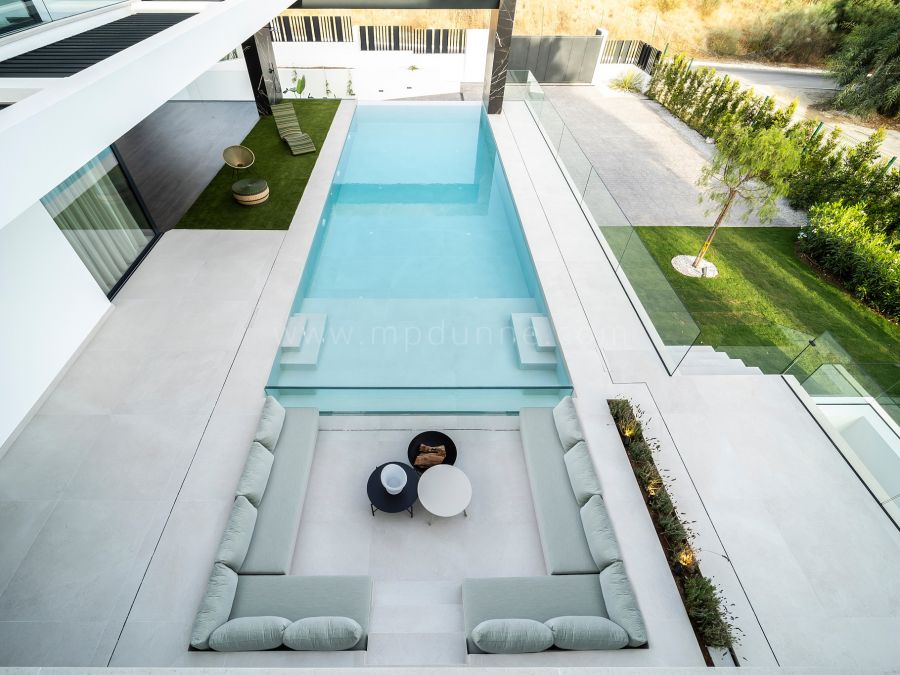 Villa Contemporánea Llave en Mano con Vistas al Mar en El Paraíso Alto, Benahavís