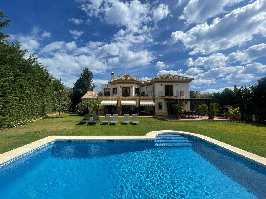 Frontline Golf Villa with Panoramic Sea Views in Los Flamingos, Benahavís