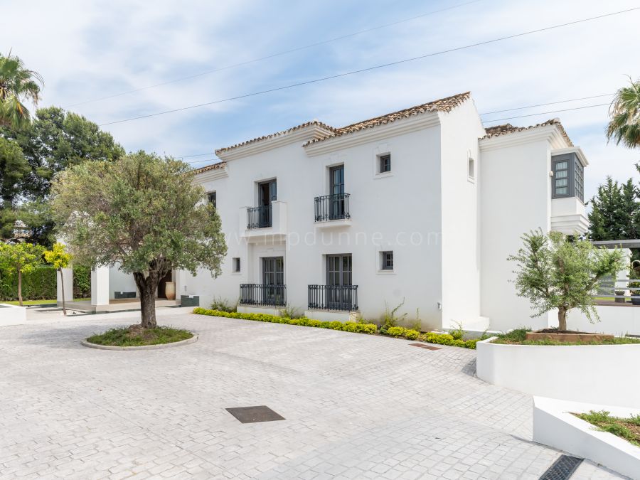 Modern Andalusian Style Villa near Atalaya Golf