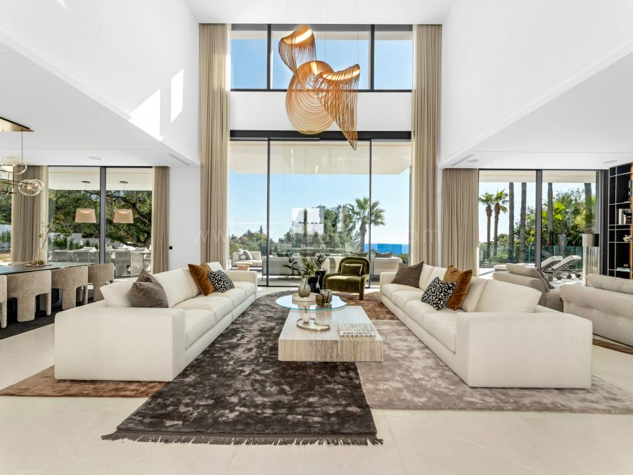 Villa de Lujo con Vistas Panorámicas al Mar en Cascada de Camoján