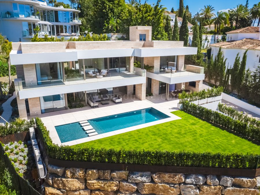 Villa moderna de cuatro plantas en El Paraíso Alto, Benahavís