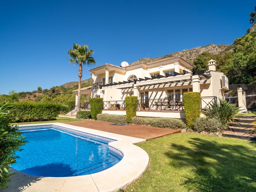 Familienvilla mit Panoramablick auf See und Berge in Istán