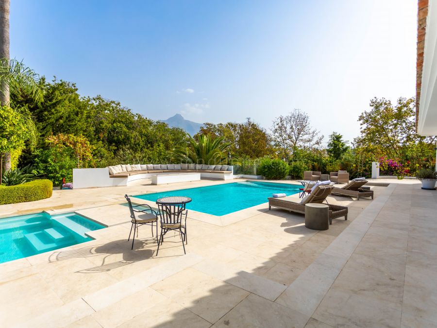 Villa Familiar en Primera Línea de Golf en Las Brisas, en el Valle del Golf