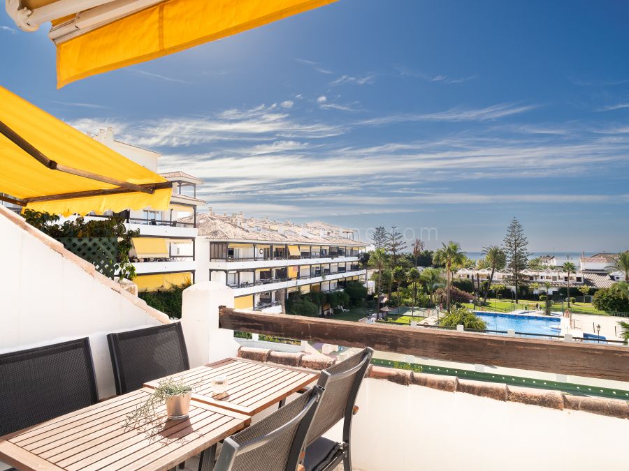 Ático Dúplex con Vistas al Mar en la Milla de Oro de Marbella