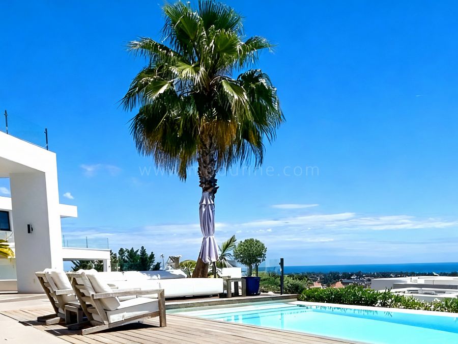 Moderne Villa mit Panoramablick auf das Meer in El Paraiso, Benahavís