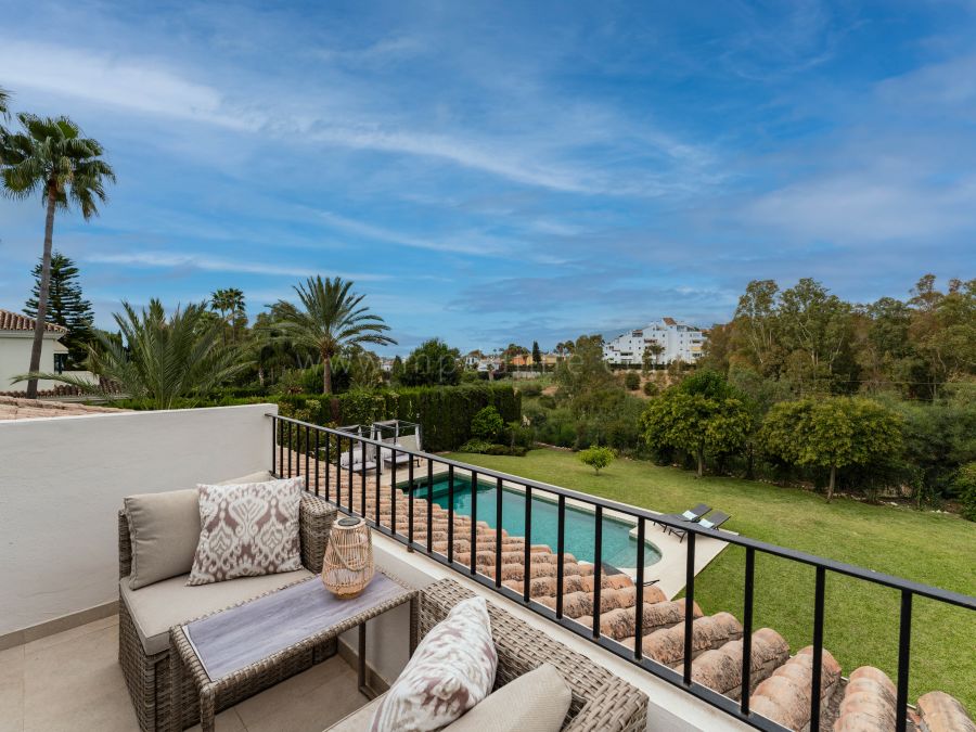 Modern Villa for Sale in Monte Biarritz, Estepona East