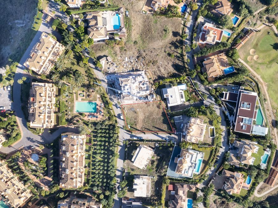 Parcela con vistas panorámicas al mar y proyecto para villa de lujo