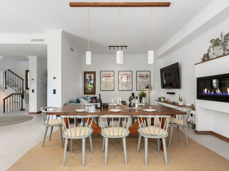 Modern Villa with Sea Views in Estepona