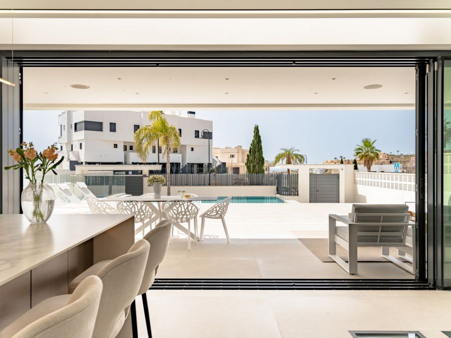 Villa de cuatro dormitorios con vistas al mar en La Cala de Mijas