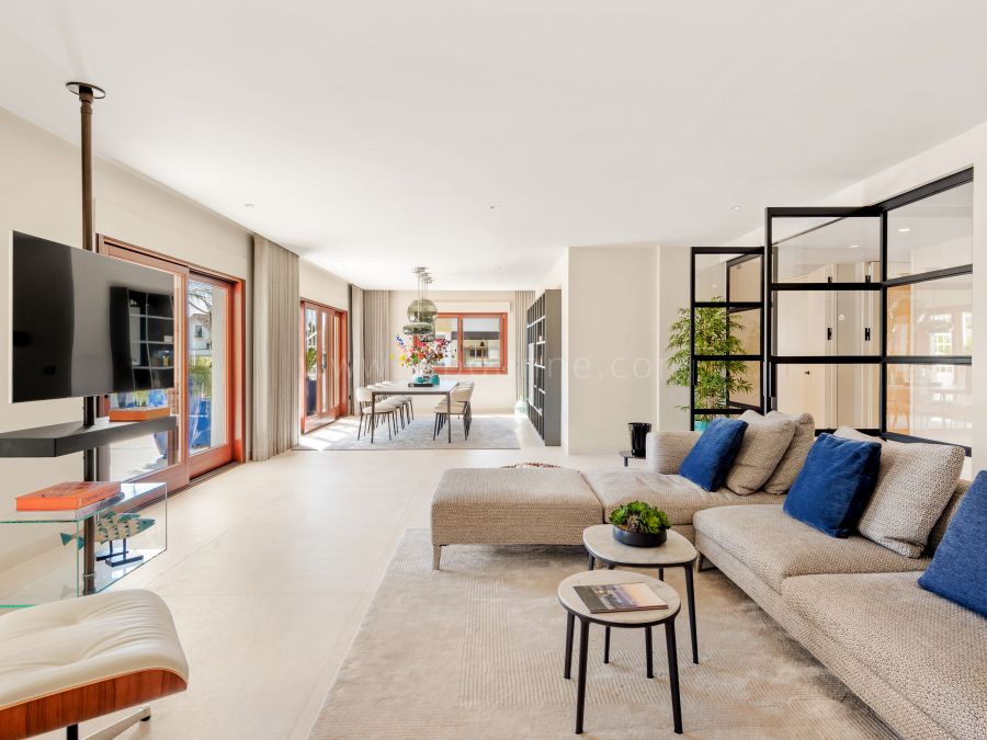 Duplex Penthouse with Panoramic Mountain Views on Marbella’s Golden Mile