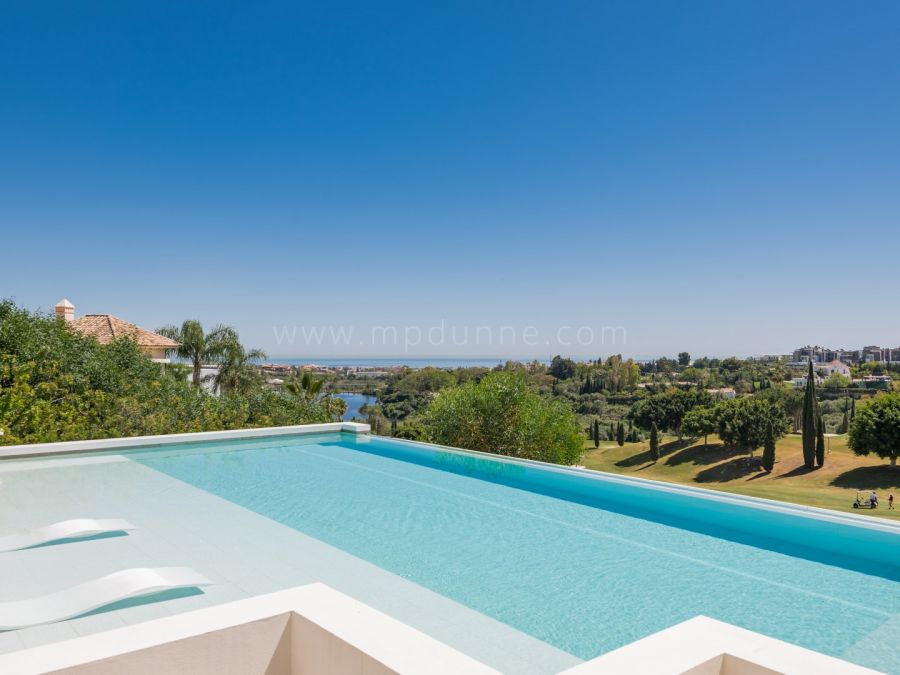 Villa Moderne de Luxe avec Vues Panoramiques sur la Mer et le Golf à Los Flamingo