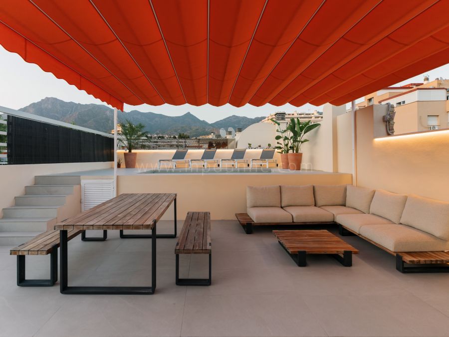 Modern Penthouse with Private Roof and Mountain Views in Marbella Centre