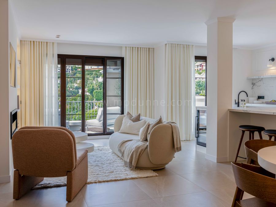 Penthouse with Panoramic Golf Views in Los Arqueros, Benahavís