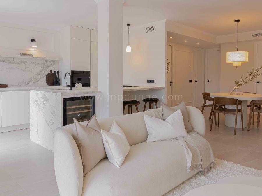 Penthouse with Panoramic Golf Views in Los Arqueros, Benahavís