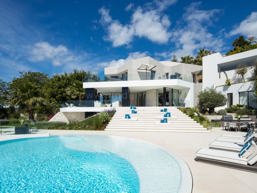 Villa Moderna con Vistas al Mediterráneo en El Herrojo, Benahavís