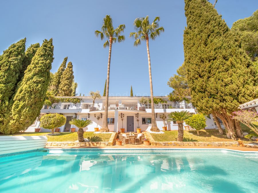 Villa en venta en Puerto del Almendro, Benahavis