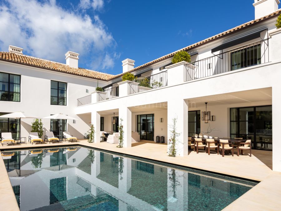 Modern Luxury Villa with Mediterranean Views in Cascada de Camoján