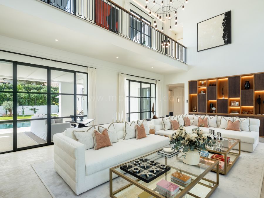 Modern Luxury Villa with Mediterranean Views in Cascada de Camoján