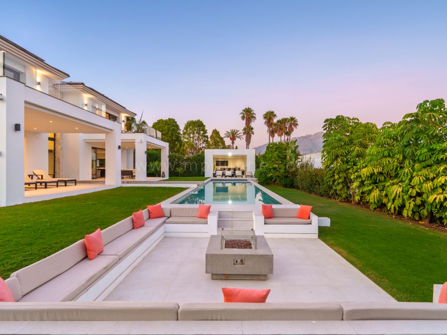 Moderne Villa mit Pool und grosszügigen Freizeitbereichen in La Quinta