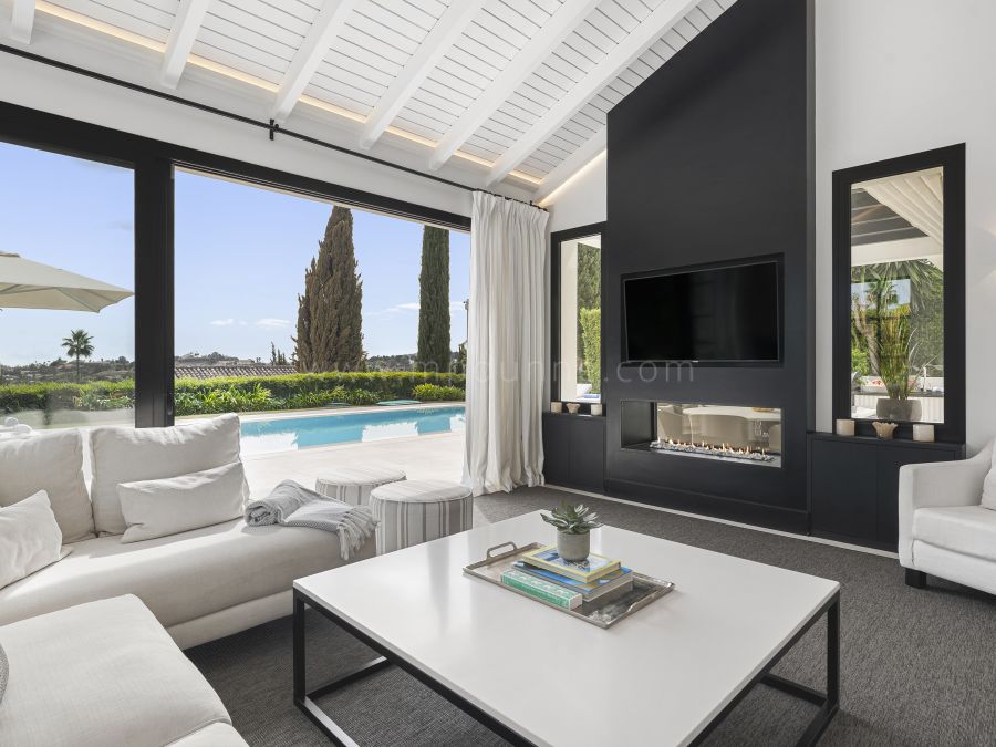 Villa Moderna con Vistas Panorámicas en Los Naranjos Golf Marbella