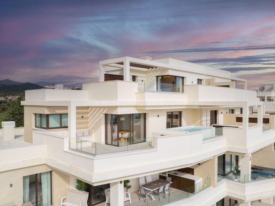 Ático de lujo con vistas al mar en venta en la Nueva Milla de Oro