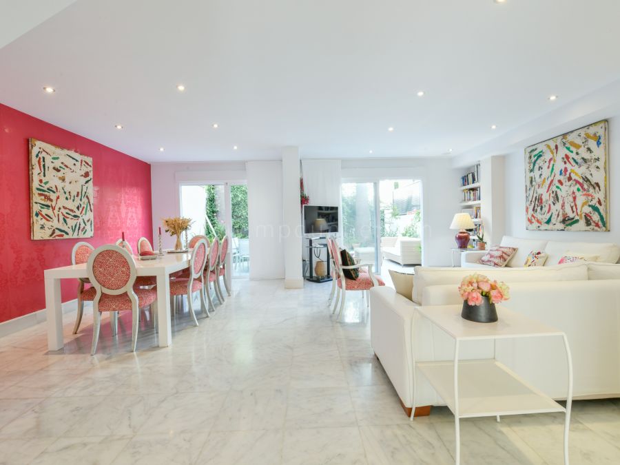 Strandhaushälfte mit Panoramablick an der Goldenen Meile von Marbella