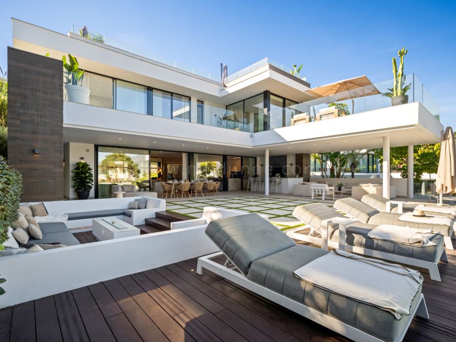 Moderne Villa mit Panoramablick auf La Concha in Nueva Andalucía