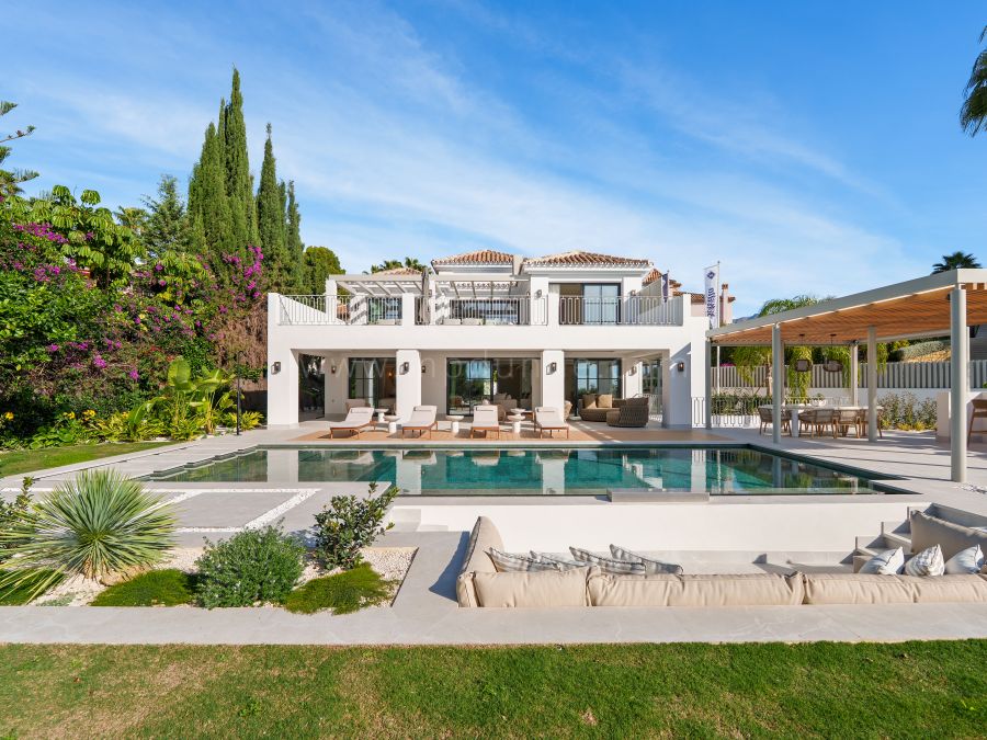 Modern Mediterranean Villa with Sea Views in La Quinta, Marbella