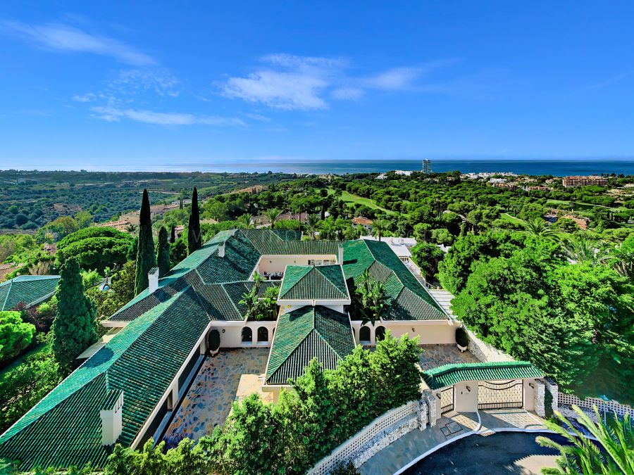 Andalusian Classic Villa with Panoramic Sea Views in Río Real, Marbella