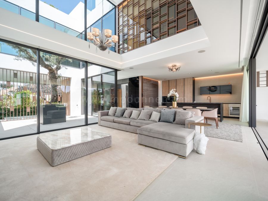 Villa con piscina en la azotea y vistas panorámicas al mar, Marbella