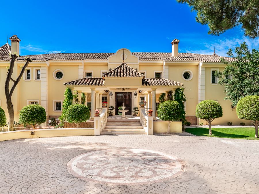 Klassische mediterrane Villa mit Meerblick in Sierra Blanca