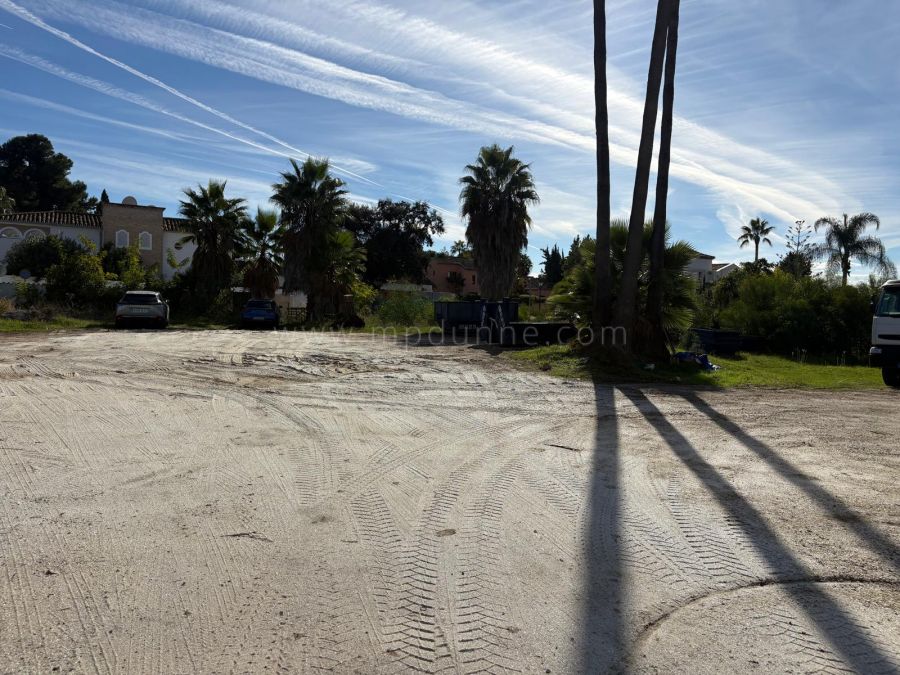 Commercial Plot for Sale in El Paraíso Playa, Estepona