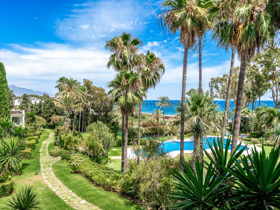 Frontline Beach Townhouse with Sea Views on the New Golden Mile