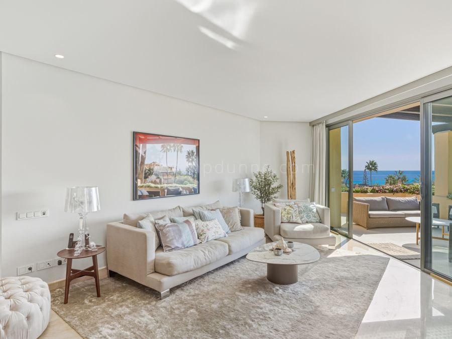 Renovated Penthouse with Wide Mediterranean Views in Mansion Club Marbella