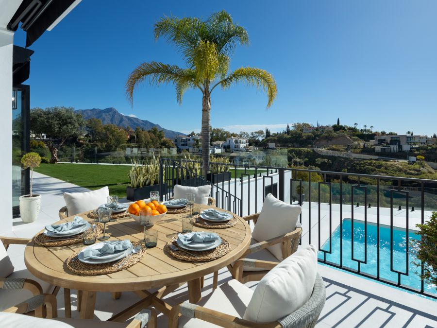 Moderne Mediterrane Villa mit Panoramablick auf das Meer in Monte Halcones