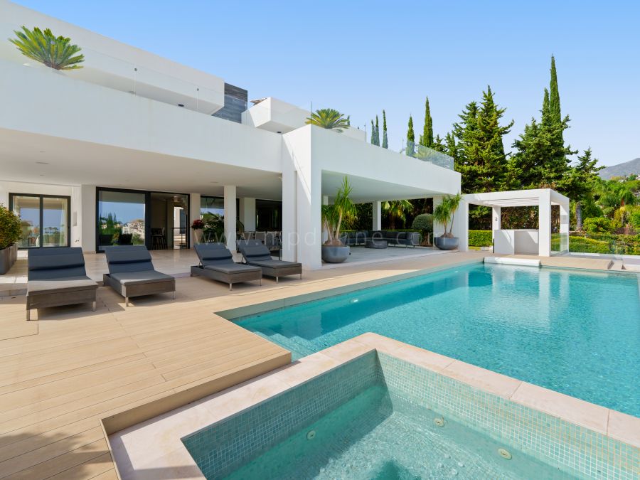 Moderne Villa direkt am Golfplatz in Nueva Andalucía, Marbella