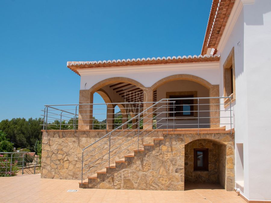 Villa nouvellement construite de haute qualité dans Montgó Jávea