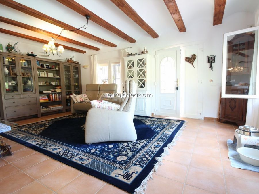 Traditional style villa in very quiet area