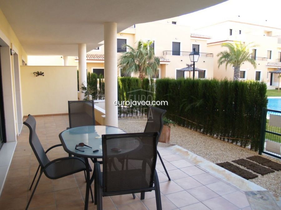 Apartamento de lujo a un paso de la Playa del Arenal , con magnífica terraza y acceso directo a la piscina.