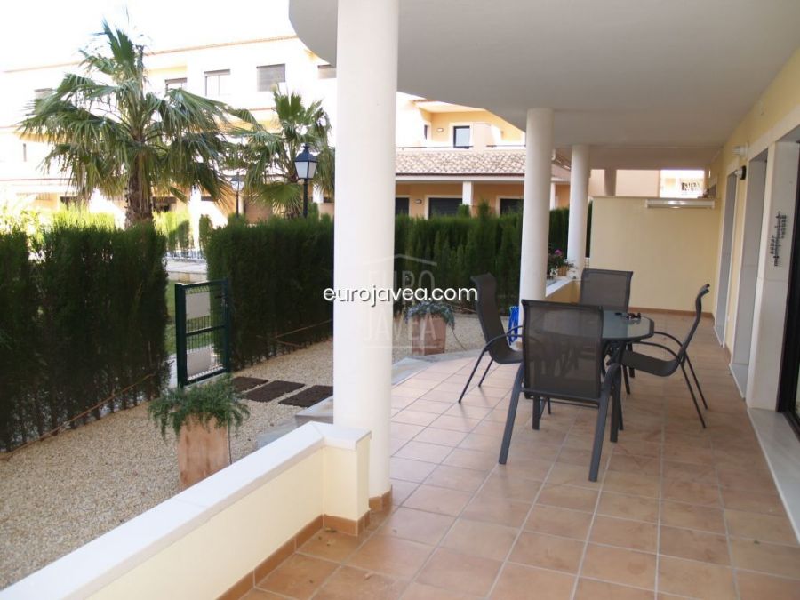 Apartamento de lujo a un paso de la Playa del Arenal , con magnífica terraza y acceso directo a la piscina.