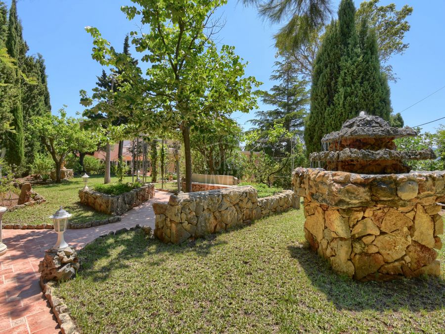 Villa for sale in the Montgo area of Jávea.