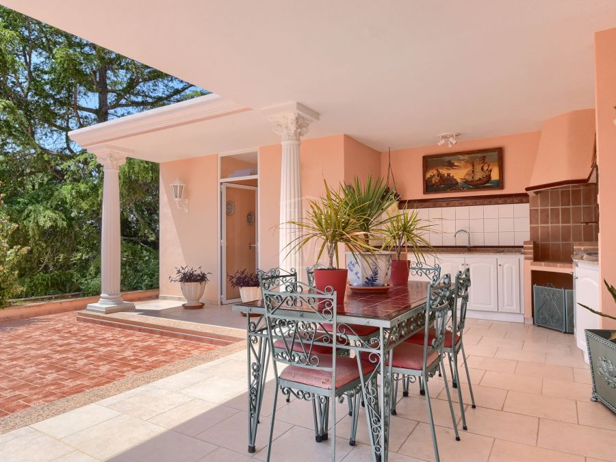 Villa for sale in the Montgo area of Jávea.
