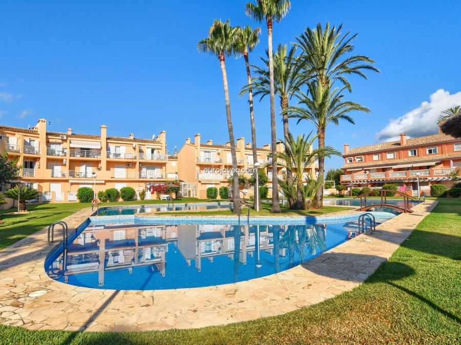 Townhouse for sale in Jávea in exclusive, excellent location walking distance to the Arenal beach