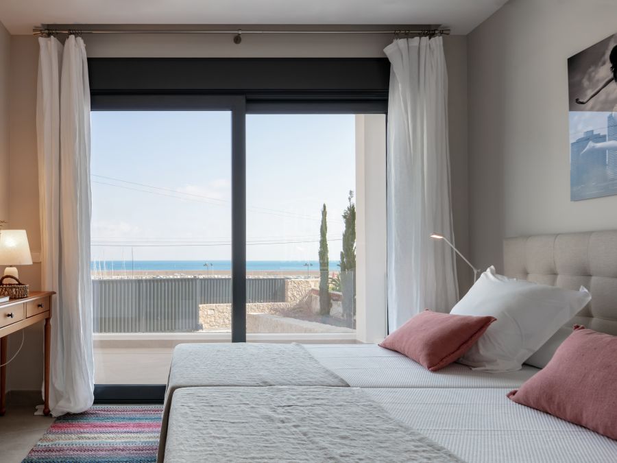 Instapklare luxe villa te koop aan de frontlinie in Jávea met spectaculair uitzicht op zee