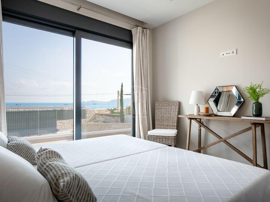 Instapklare luxe villa te koop aan de frontlinie in Jávea met spectaculair uitzicht op zee