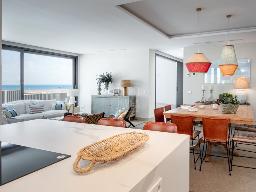 Instapklare luxe villa te koop aan de frontlinie in Jávea met spectaculair uitzicht op zee