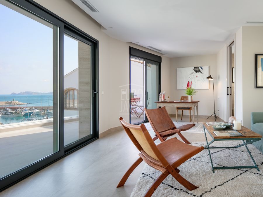 Villa de lujo lista para entrar a vivir a la venta en primera línea en Jávea con espectaculares vistas al mar