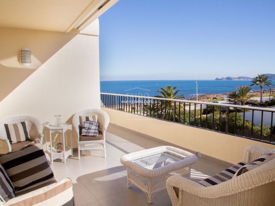 Penthouse for sale in Jávea , first line in Montañar I, with spectacular sea views