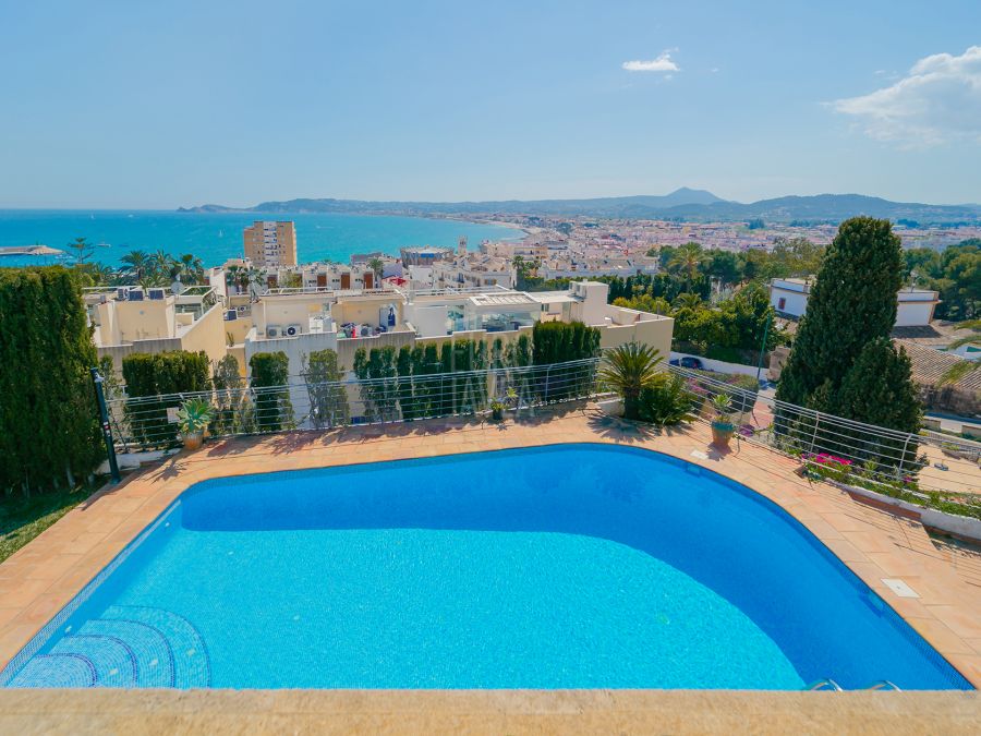 Charming traditional style villa for sale in Jávea with spectacular sea views