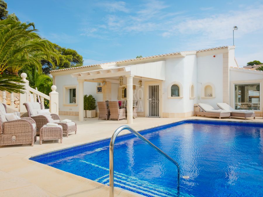 Villa avec vue magnifique sur la mer à vendre à Jávea dans la région de Granadella